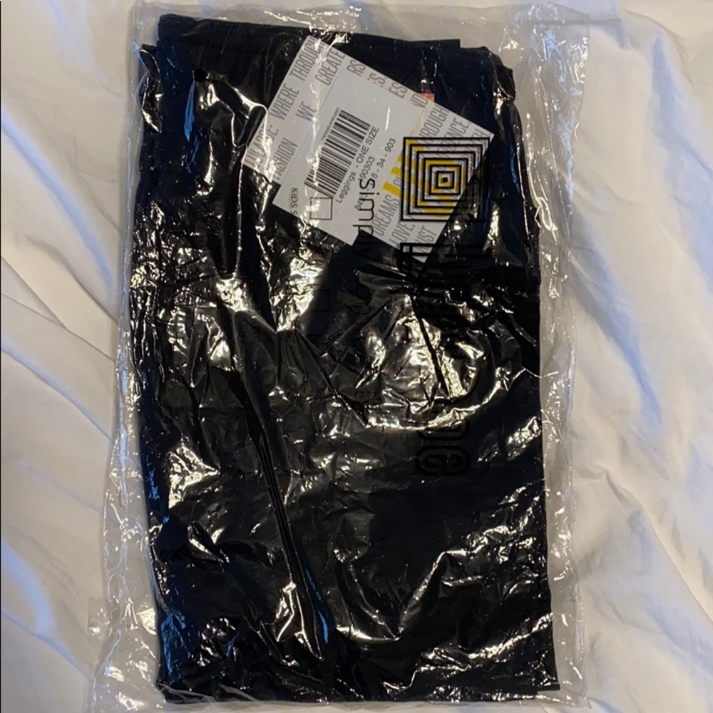 LuLaRoe solid black OS leggings